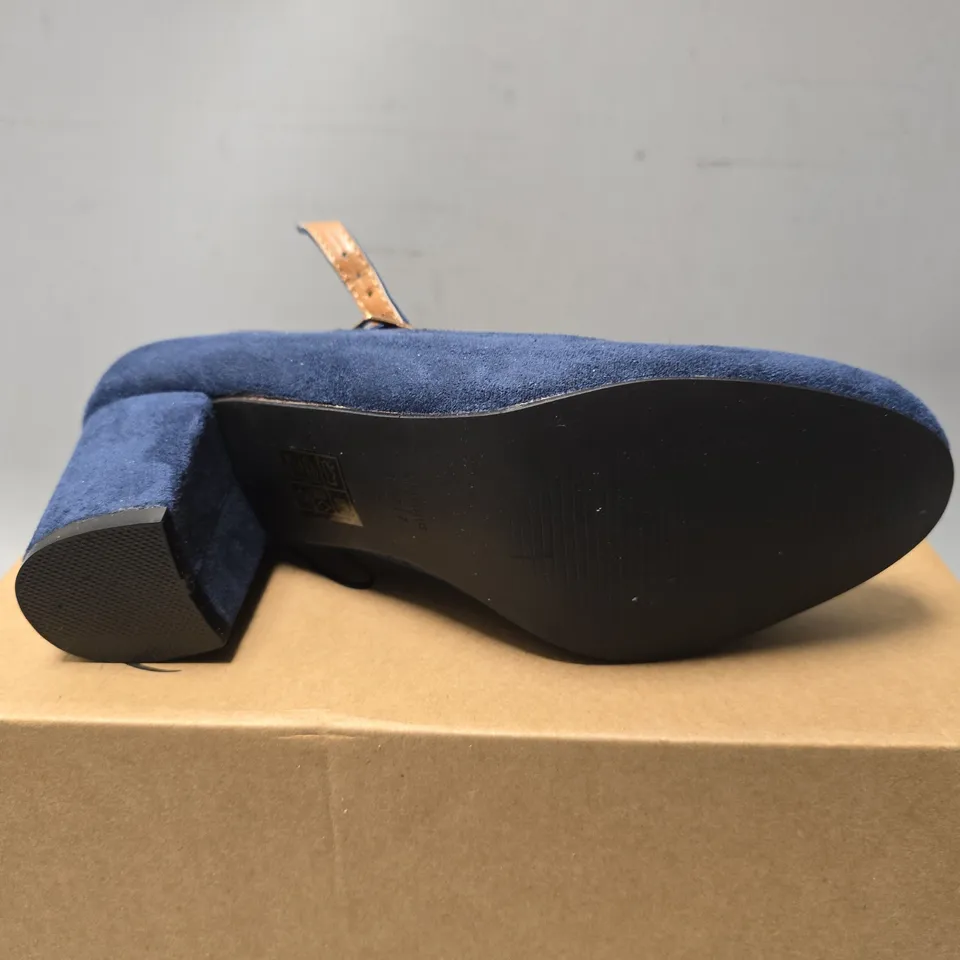 BOXED CHIC LADIES MID BLOCK DOLLY SHOES - SIZE 5