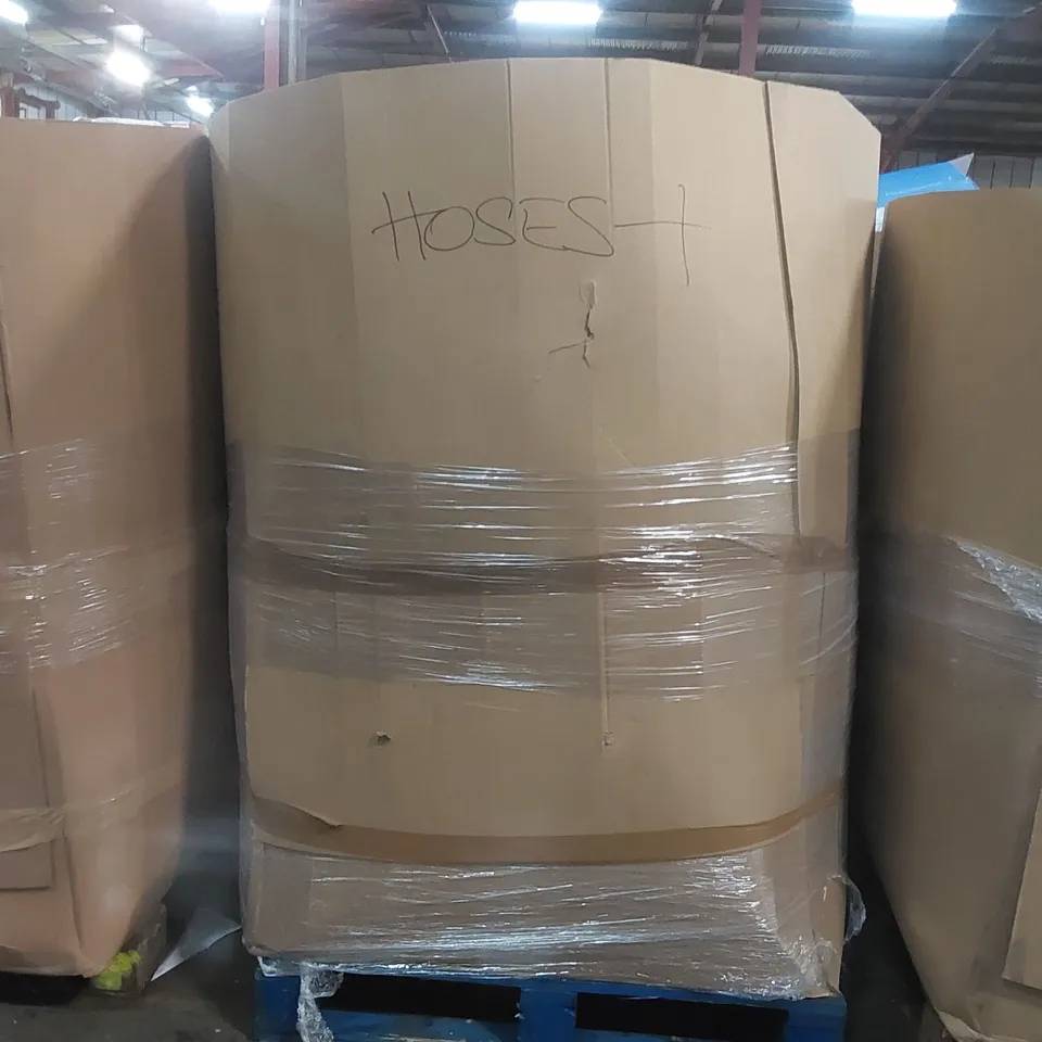 PALLET CONTAINING A LARGE QUANTITY OF ASSORTED HOSE PIPES, POOL INFLATABLES ECT