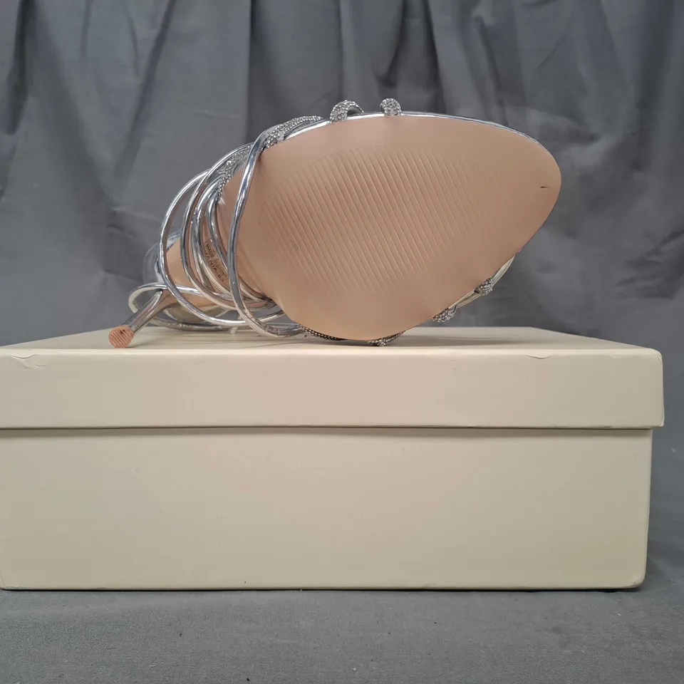 BOXED PAIR OF SIMMI LONDON OPEN TOE HIGH HEEL STRAPPY SANDALS IN METALLIC SILVER SIZE 5