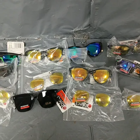 APPROXIMATELY 200 ASSORTED FASHION GLASSES BY OBJECT IN VARIOUS STYLES AND SIZES