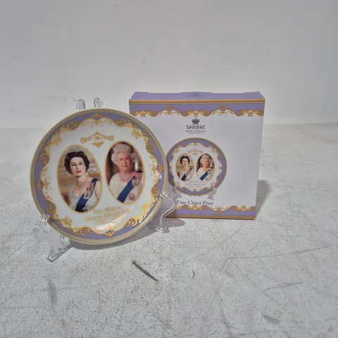 LOT OF 24 AS NEW ROYAL HERITAGE FINE CHINA  QUEEN ELIZABETH DECORATIVE PLATES WITH STANDS