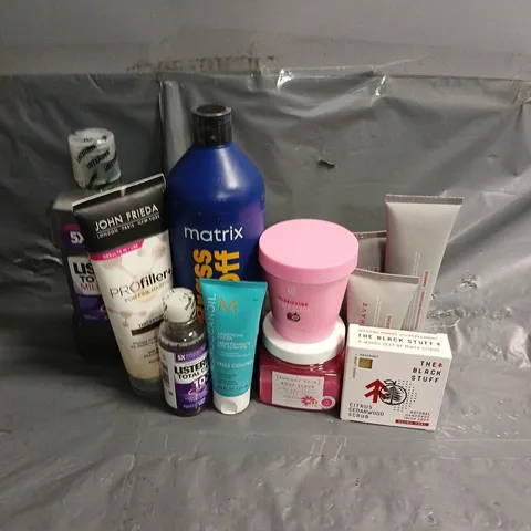 APPROXIMATELY 20 ASSORTED HEALTH & BEAUTY PRODUCTS TO INCLUDE GIVE ME SCALP SCRUB, CORNERSTONE SHAVE GEL, MOROCCAN OIL SMOOTHING LOTION, ETC