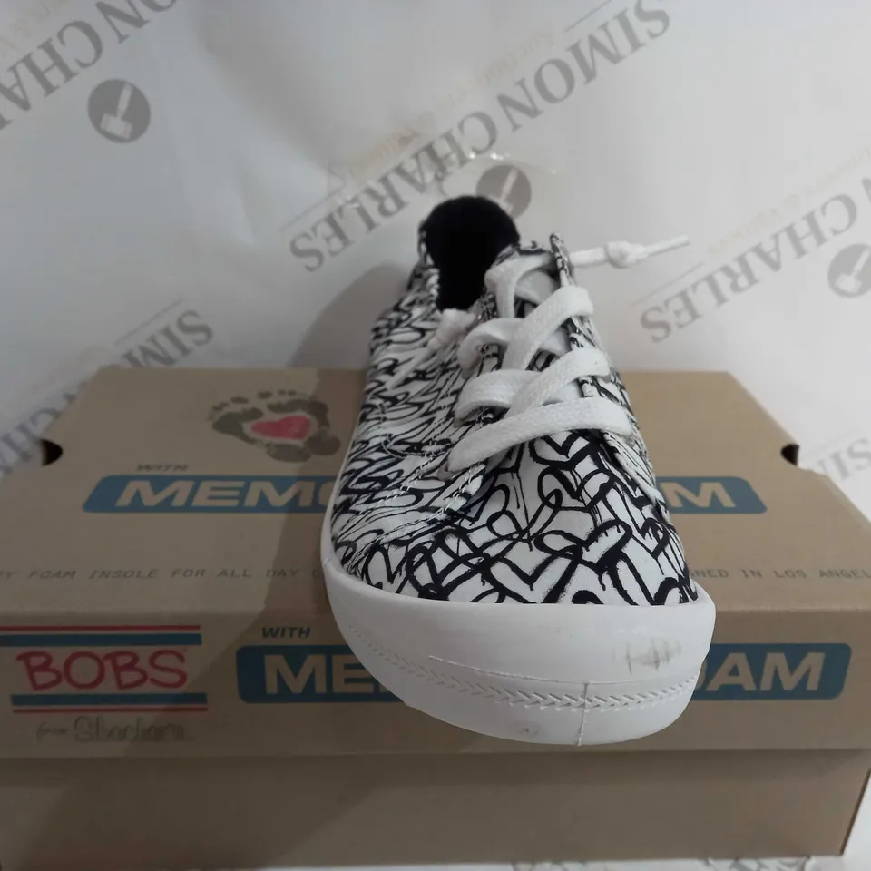 BOBS SKETCHERS WHITE & BLACK TRAINERS - SIZE 9