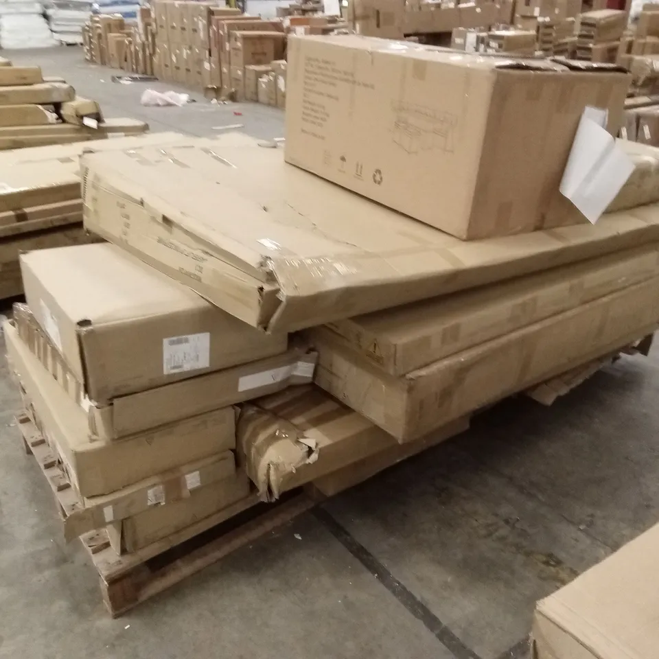 PALLET OF ASSORTED DESIGNER INCOMPLETE FURNITURE PARTS TO INCLUDE; FLORIDA RATTAN, JASPER BED AND WARDROBE PARTS AND PIECES