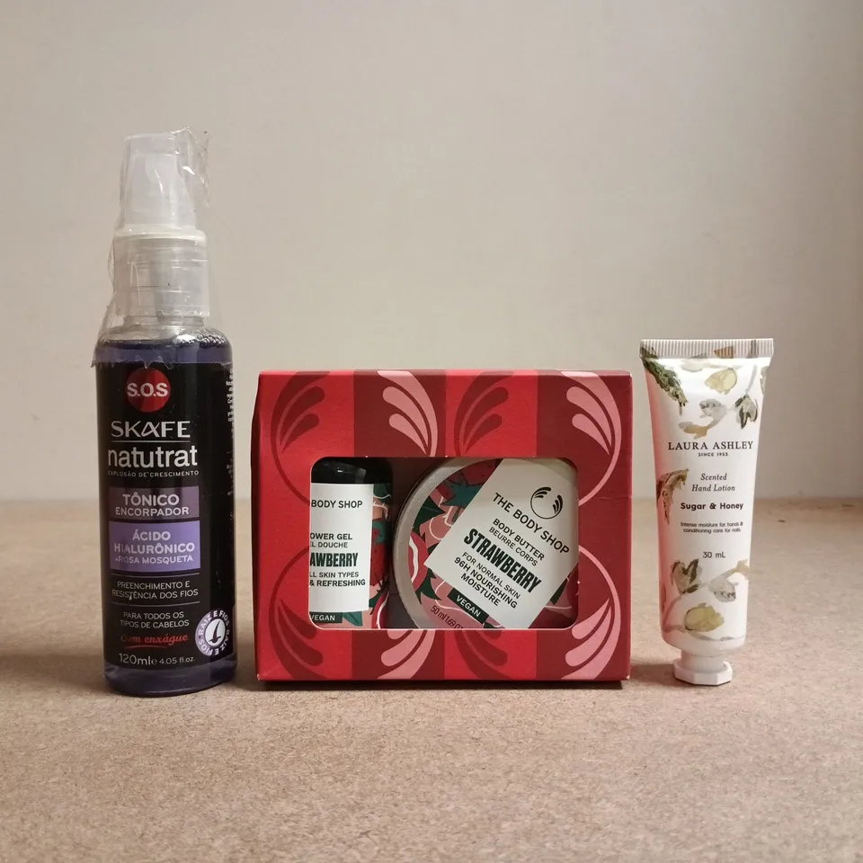 APPROXIMATELY 12 ASSORTED COSMETIC ITEMS TO INCLUDE LAURA ASHLEY, THE BODY SHOP, ETC - COLLECTION ONLY