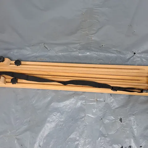 YXSH FLOOR STANDING FIELD EASEL