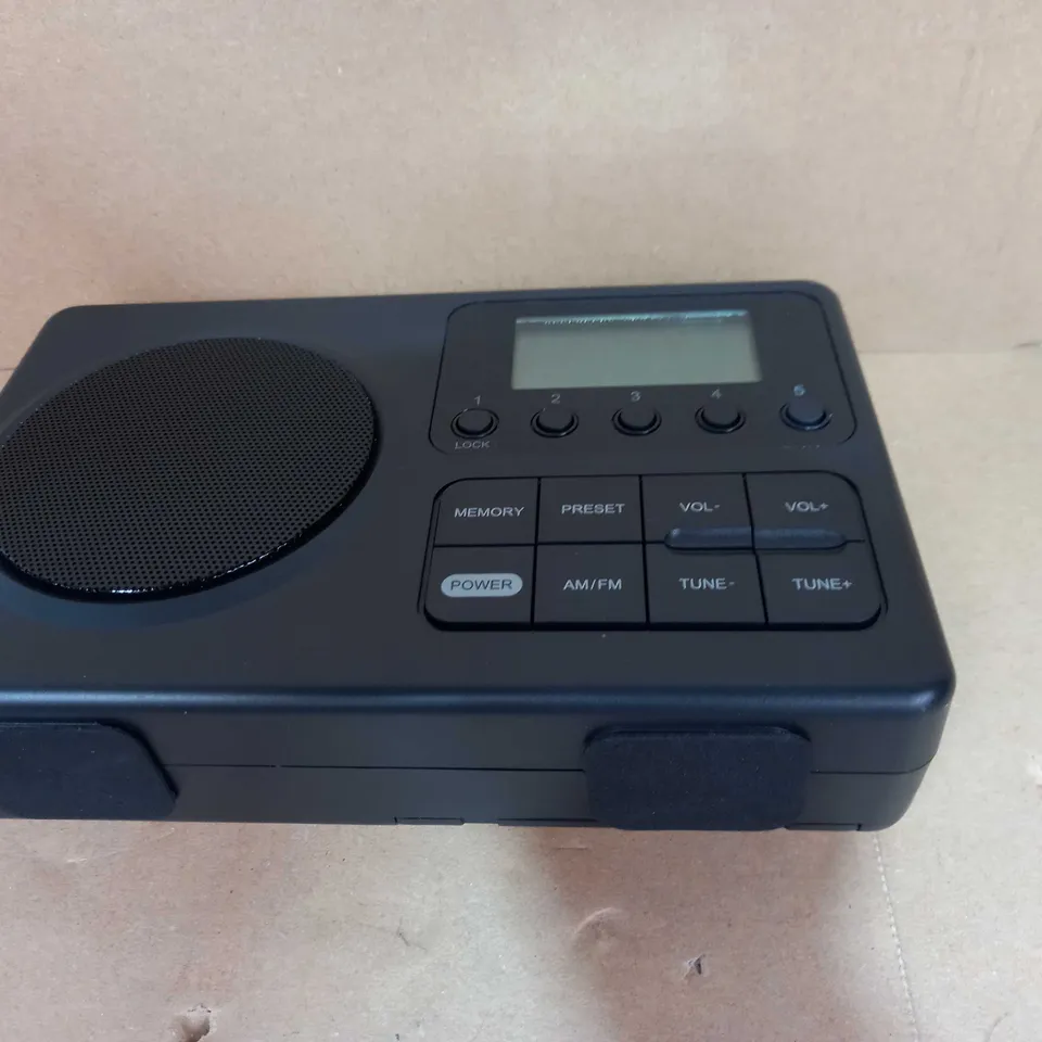 PORTABLE AM/FM RADIO
