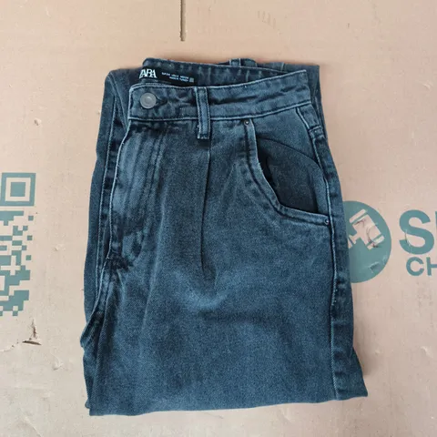ZARA JEANS IN BLACK SIZE EU 34