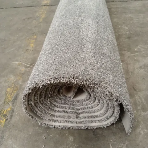 ROLL OF QUALITY DELIGHTFUL MISTY CARPET // APPROX SIZE; 2.1 x 5m
