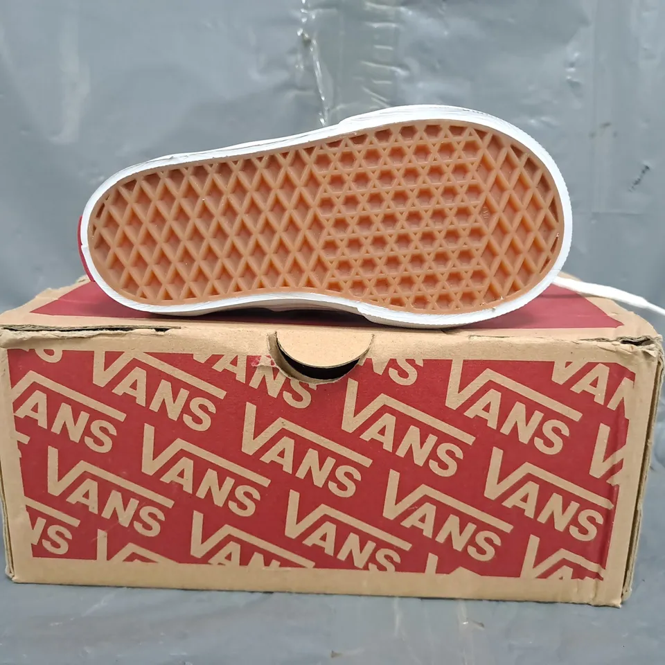 BOXED PAIR OF VANS TODDLER SHOES IN DARK TAUPE SIZE 6
