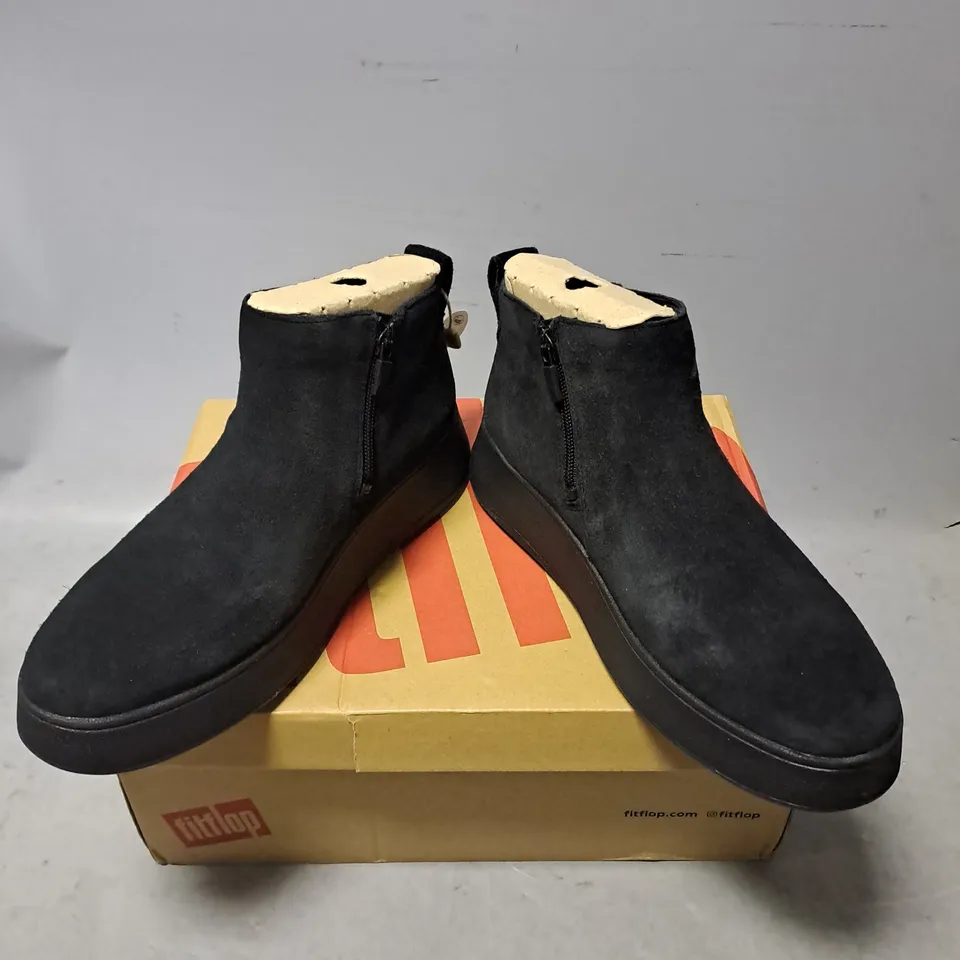 BOXED PAIR OF FITFLOP F-MODE SUEDE FITFORM ZIP ANKLE BOOT IN BLACK SIZE 7