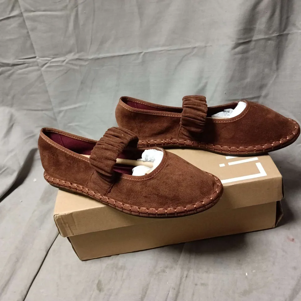LINZI - BROWN SUEDE WOMEN'S LOAFERS WITH RUCHED STRAP – BOXED - WOMEN'S UK SIZE 5
