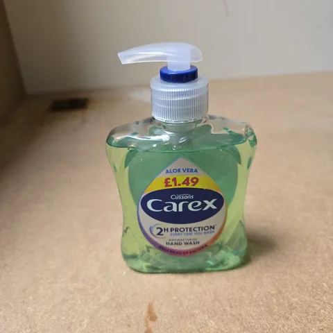 APPROXIMATELY 20 ASSORTED COSMETIC ITEMS INCLUDING CAREX HAND WASH , ELEMIS BODY CREAM AND HIVE WAX 