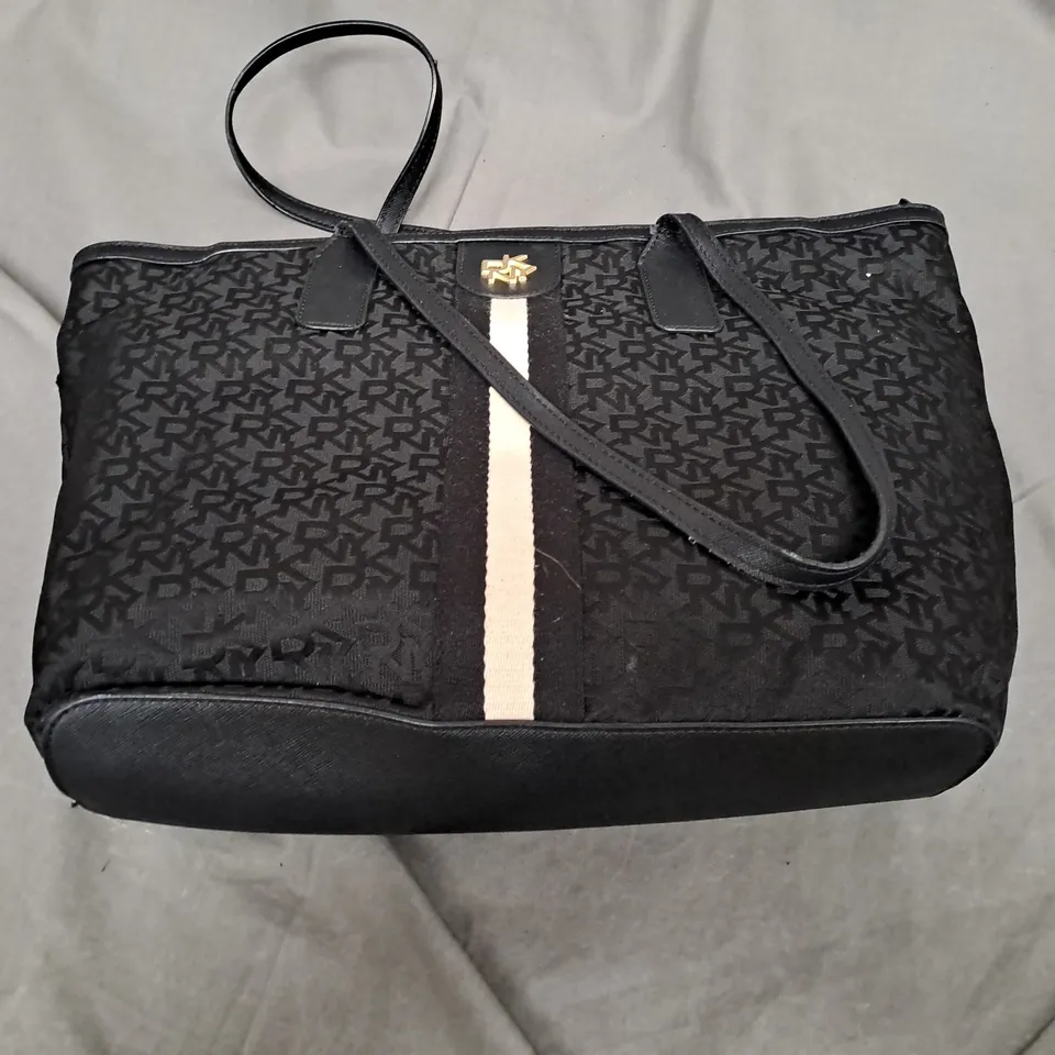 DKNY BLACK ZIP HANDBAG 