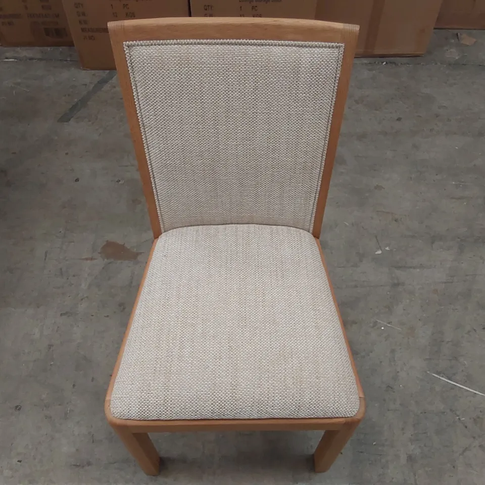 DESIGNER WOODEN DINING CHAIR WITH FABRIC WEAVE UPHOLSTERED PADDING