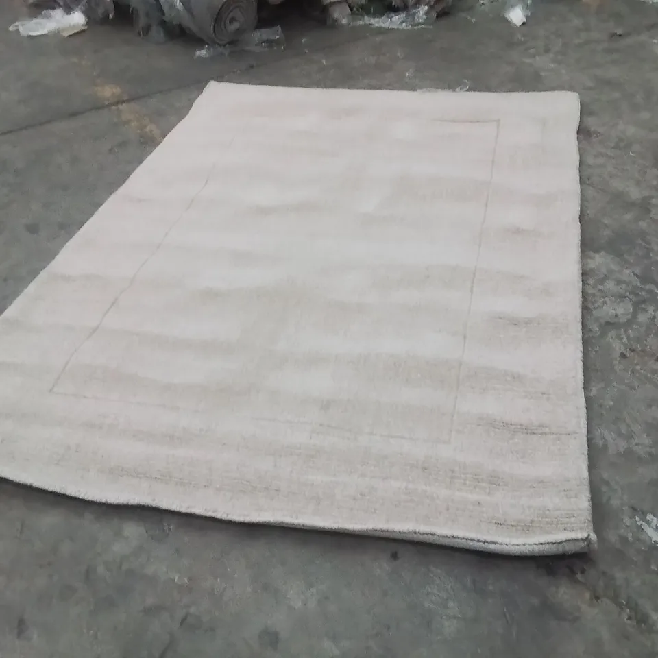 QUALITY DESIGNER AREA RUG - APPROXIMATELY 190X135CM