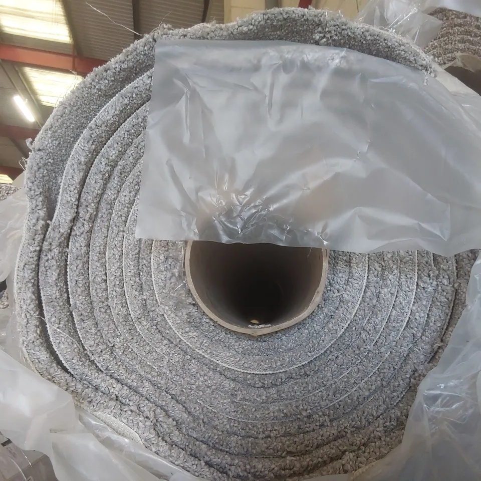 ROLL OF QUALITY FIRST IMPRESSIONS WELLDRESSED CARPET - APPROXIMATELY 7 x 4m