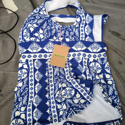BODEN WOMEN'S BLUE AND WHITE FLORAL BEACH TOP 