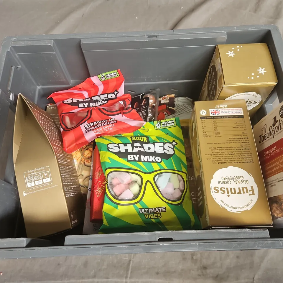 TOTE OF APPROXIMATELY 11 ASSORTED FOOD AND DRINK ITEMS TO INCLUDE SHADES BY NIKO , GOURMET POPCORN , CORNISH GINGERBREAD , ETC 
