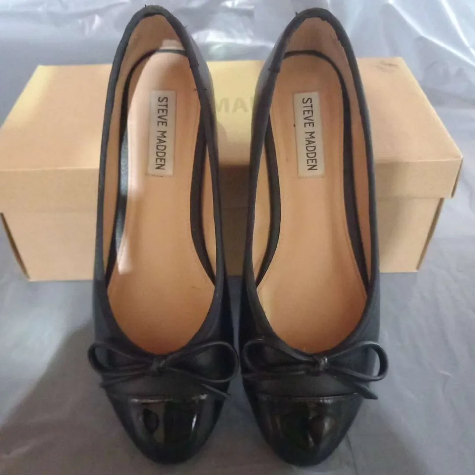 BOXED STEVE MADDEN ELLISON BLACK FLATS SIZE 38