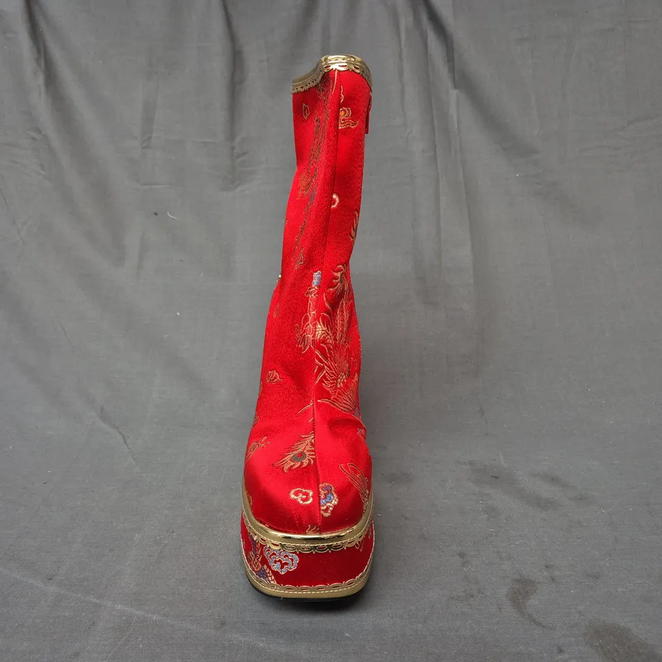 BOXED PAIR OF KOI THE ORNATE SOUL PLAYBOY BLOCK HEEL BOOTS IN RED/GOLD UK SIZE 9