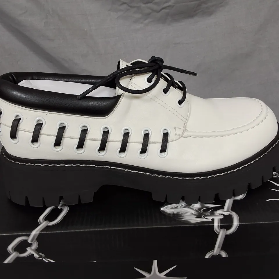 BOXED KOI TENAR MENS BOAT SHOES IN CREAM - UK9