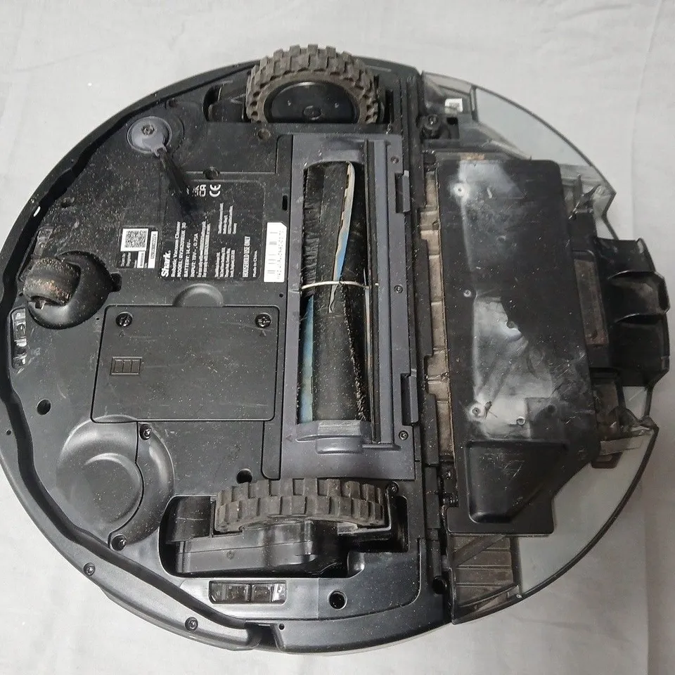 SHARK MATRIX PLUS 2-IN-1 ROBOTIC VACUUM CLEANER WITH DOCKING STATION