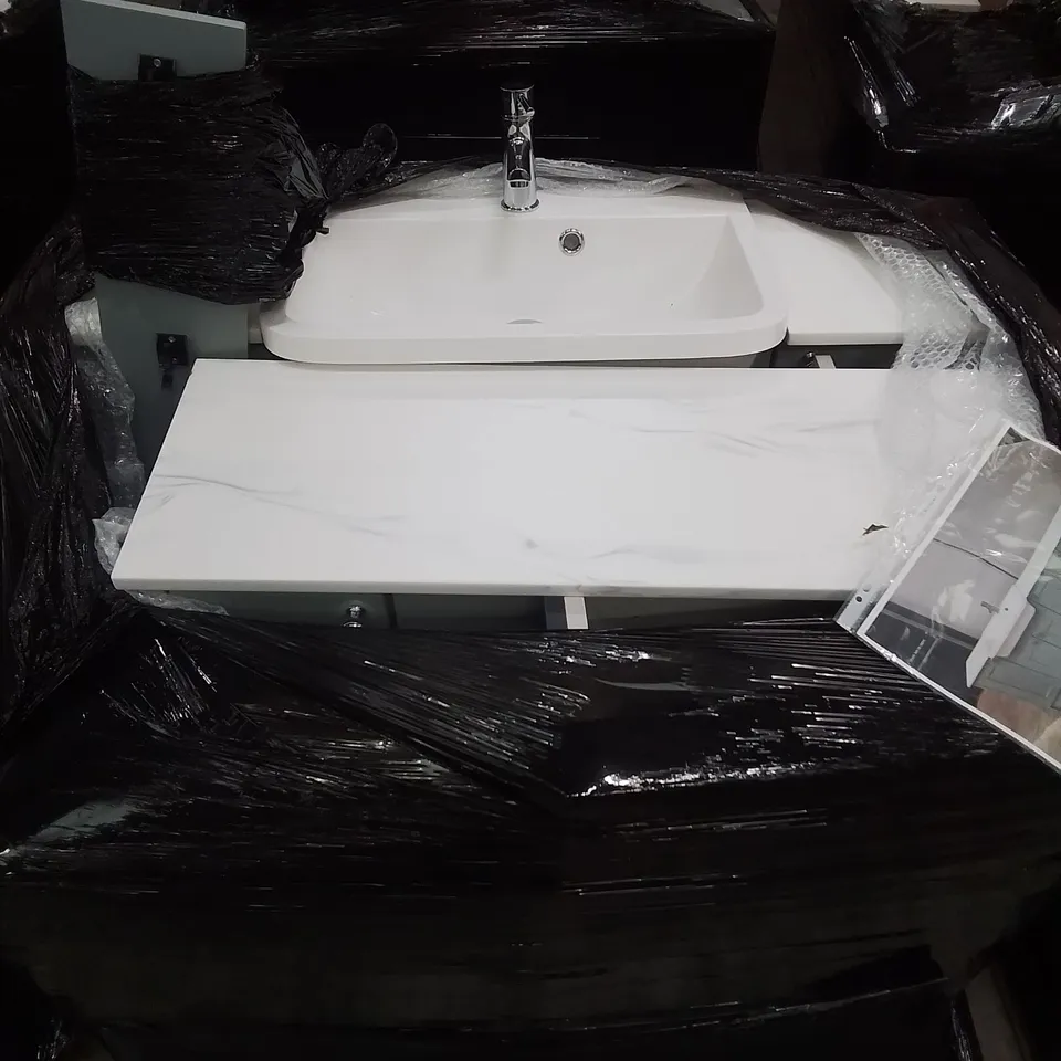 PALLET OF ASSORTED BATHROOM CABINETS AND FITTINGS 