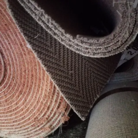 ROLL OF QUALITY GATSBY DECO SILVER CARPET - 4×1.91M