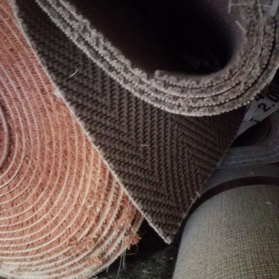 ROLL OF QUALITY GATSBY DECO SILVER CARPET - 4×1.91M