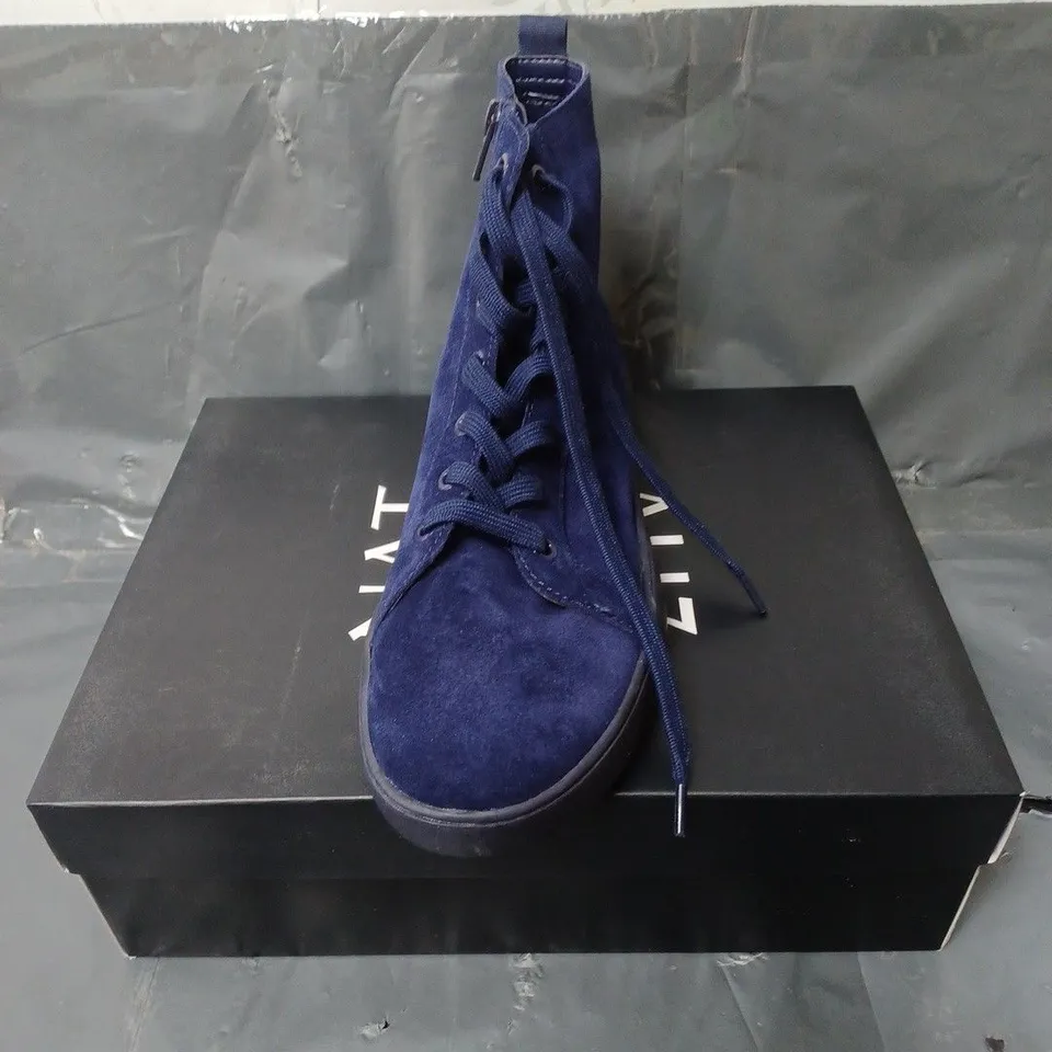 NATURALIZER SUEDE ANKLE BOOTS BLUE SIZE 6