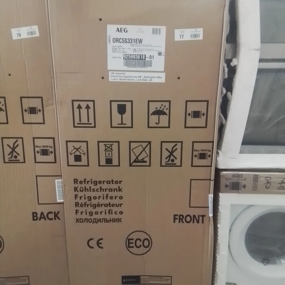 AEG 5000 SERIES ORC5S331EW 186CM HIGH 70/30 FRIDGE FREEZER - WHITE - E RATED