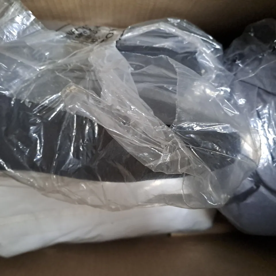 BOX OF 4 ASSORTED CLOTHING ITEMS TO INCLUDE HI-VIS COAT SIZE UNSPECIFIED, ETC