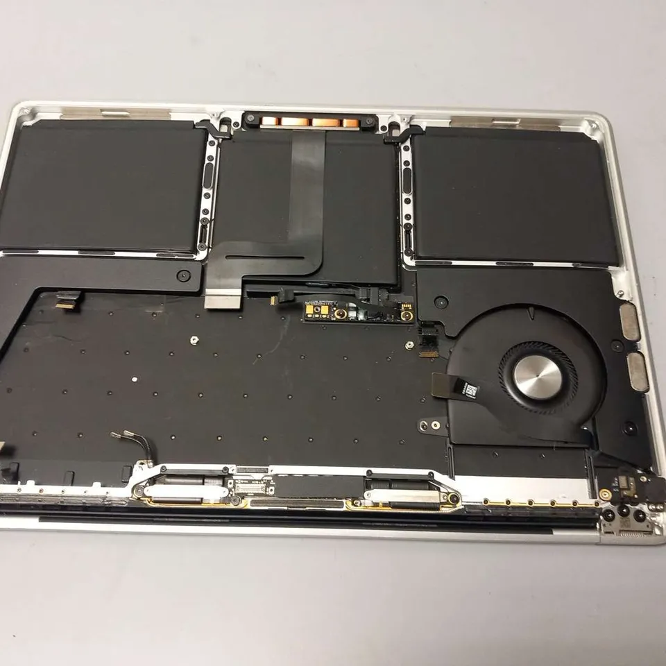 APPLE MACBOOK PRO - A2159