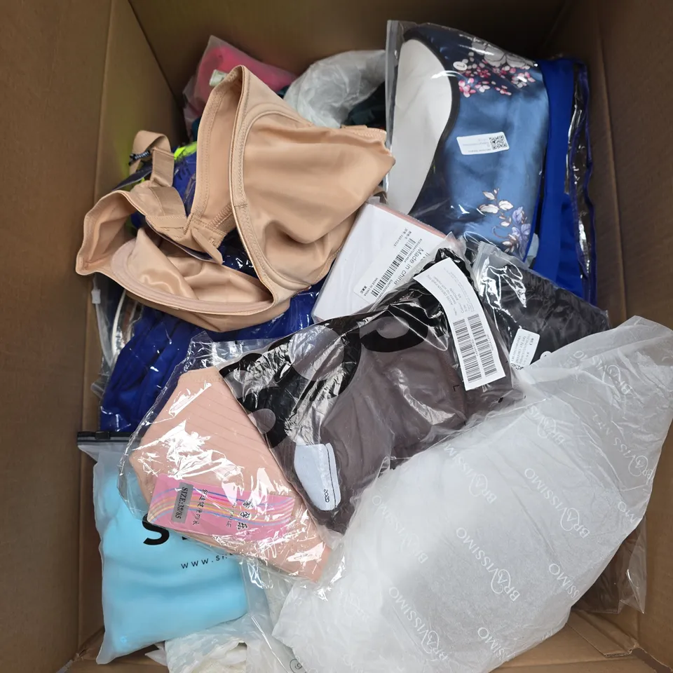 LARGE BOX OF APPROXIMATELY 20 ASSORTED CLOTHING ITEMS IN VARIOUS SIZES, STYLES AND COLOUR 