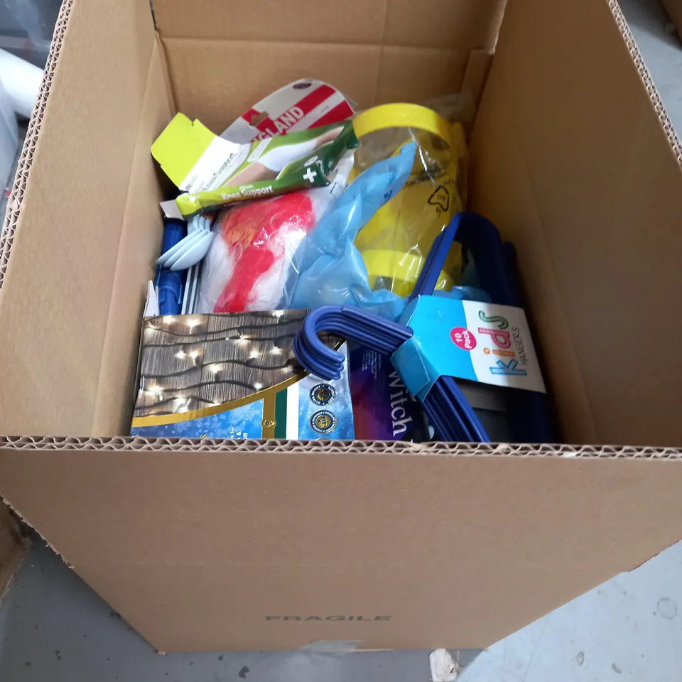 BOX OF APPROXIMATELY 30 ITEMS TO INCLUDE IPAD CASE, CUTLERY, BATTERY'S, LIGHTS ETC