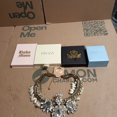 TOTE OF APPROXIMATELY 20 ASSORTED JEWELLERY/WATCH ITEMS TO INCLUDE BOHO MOON, PYRA, YELUWA, CRYSTAL CHAIN ETC