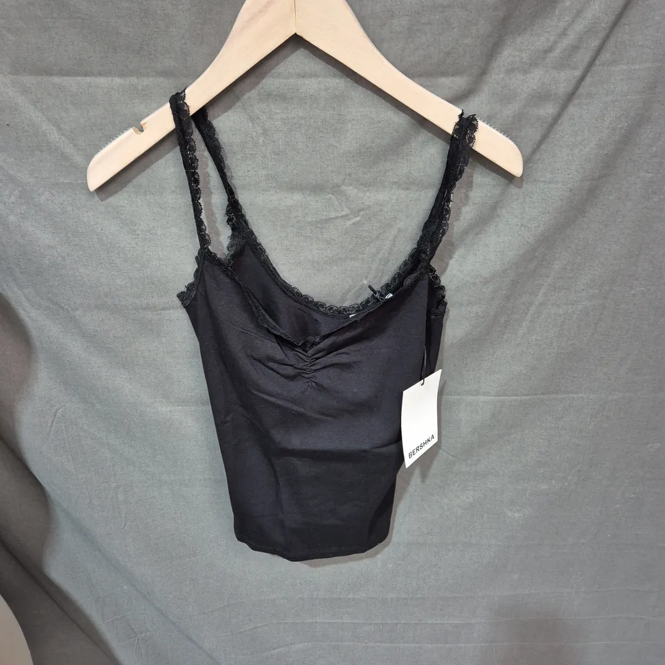 BERSHKA BLACK LACE-TRIM CAMISOLE TOP – WOMEN’S, SIZE M/L