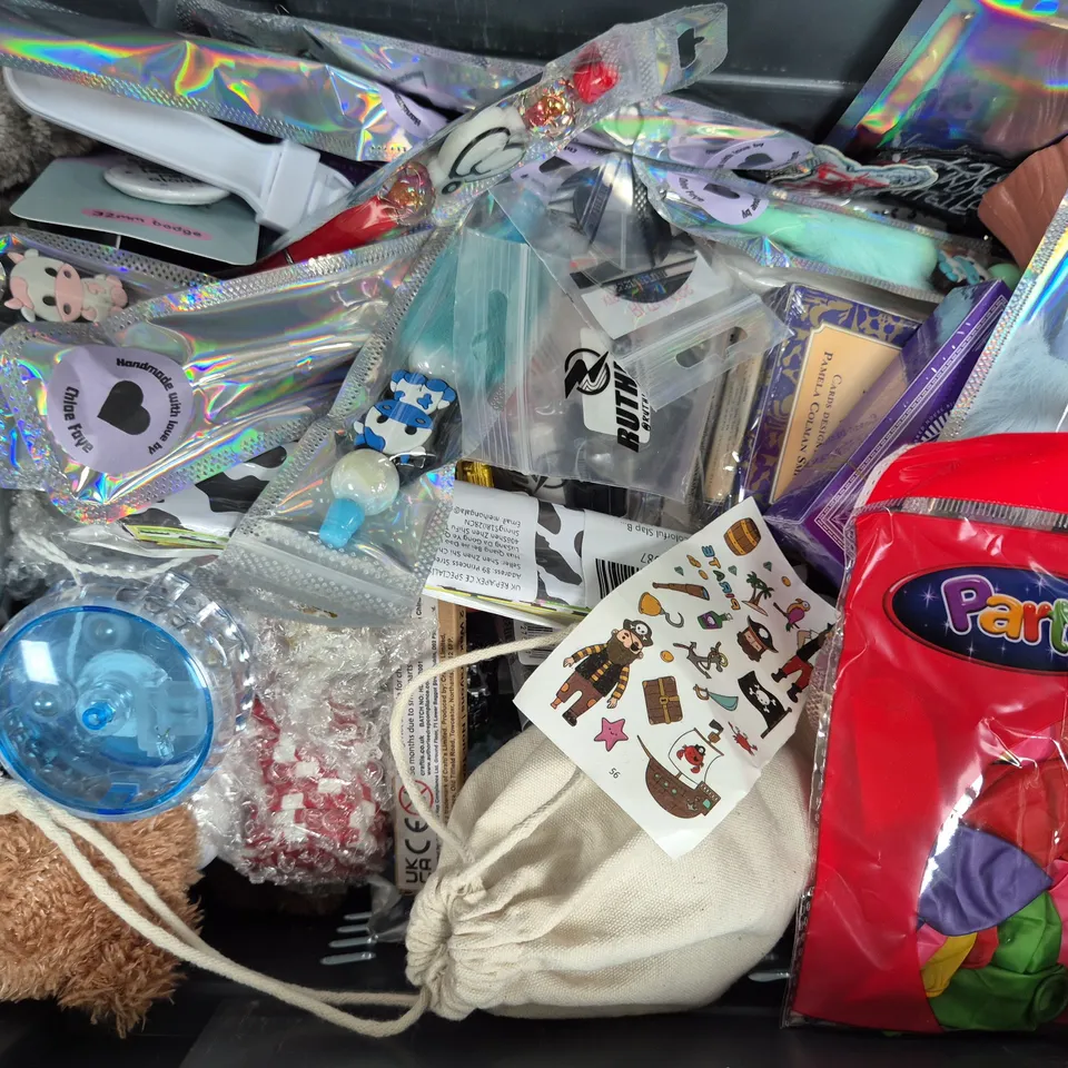 APPROXIMATELY 15 ASSORTED TOYS AND GAMES TO INCLUDE MINECRAFT UNO, NERF DARTS, ETC