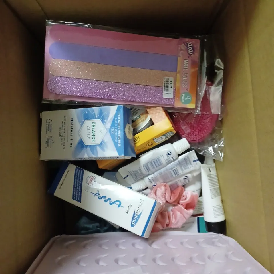 BOX OF APPROXIMATELY 15 ASSORTED COSMETIC ITEMS TO INCLUDE RUAIRIE FAKE LASHES, PRONAMEL REPAIR, NAIL FILES ETC