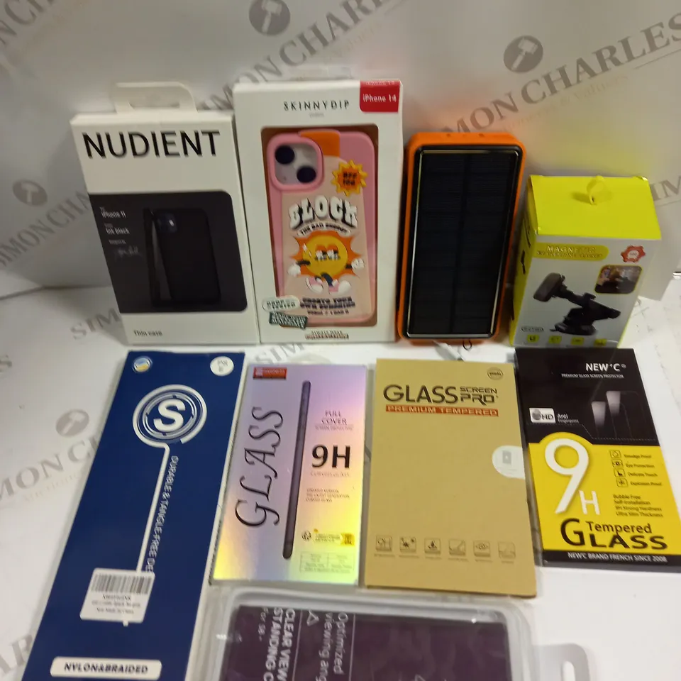 APPROXIMATELY 20 ASSORTED SMARTPHONE ACCESSORIES TO INCLUDE SCREEN PROTECTORS, POWER BANKS, PROTECTIVE COVERS ETC 