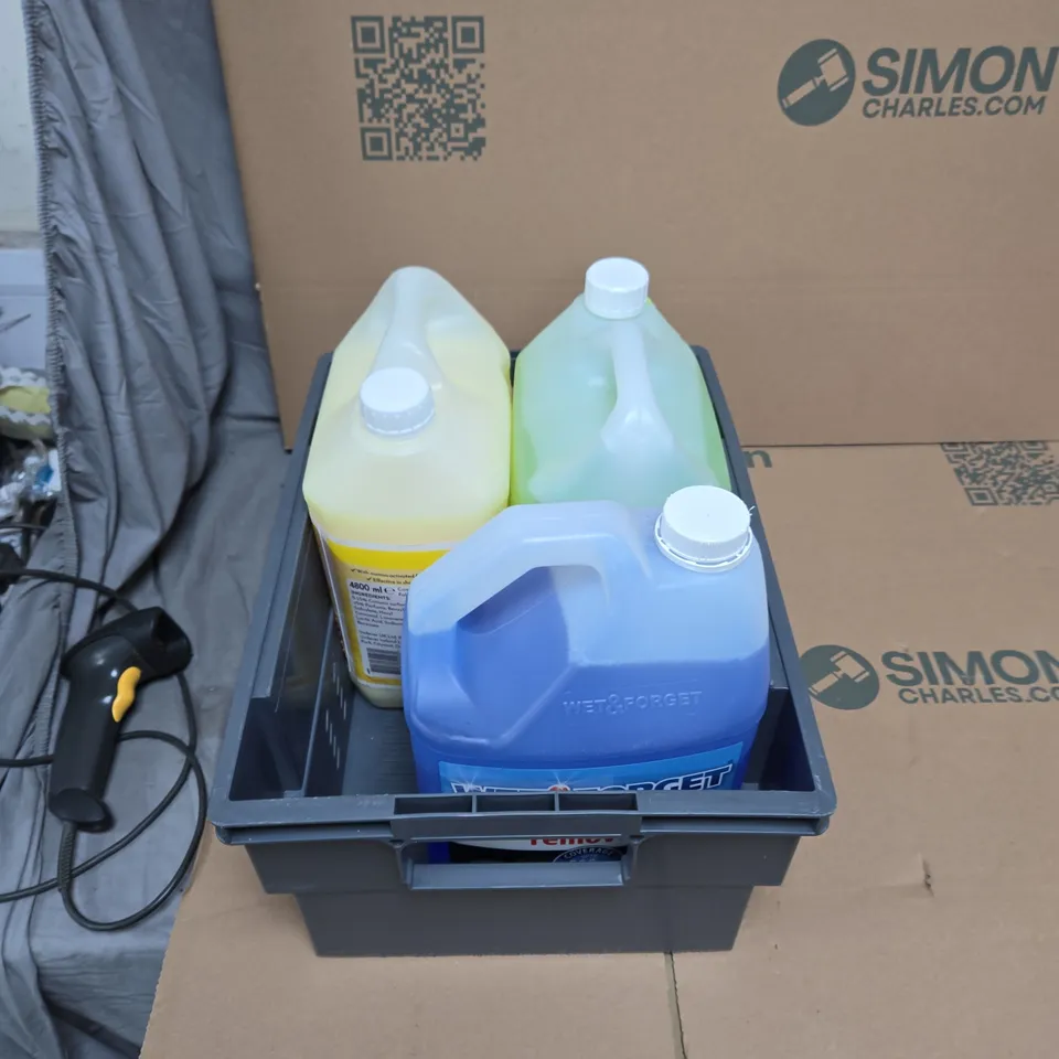 TOTE TO INCLUDE: WET AND FORGOT MOLD LICHEN AND ALGAE REMOVER, HERBAL COMPLEX SHAMPOO AND COMFORT FRESH 