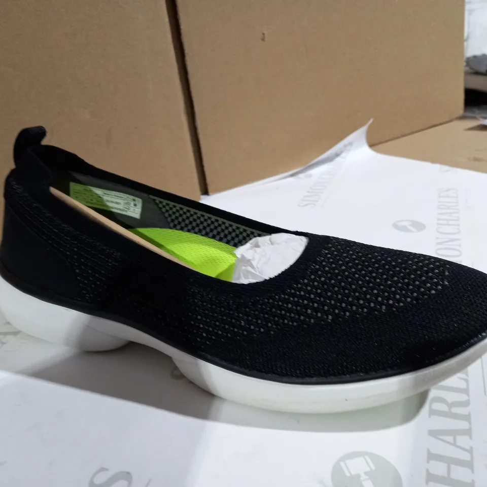 SIZE 5 VIONIC JOJO TRAINER ROSE