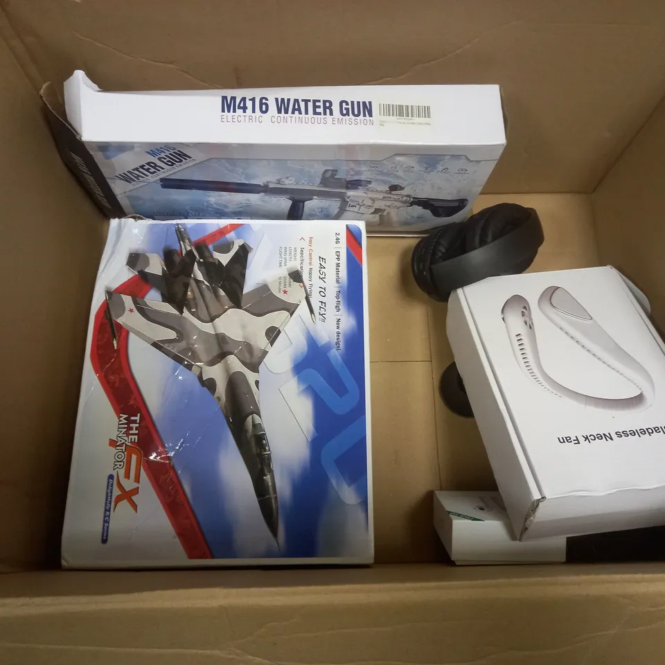 BOX OF APPROXIMATELY 5 ASSORTED ITEMS TO INCLUDE NECK FAN, SHAVER, HEADPHONES ETC