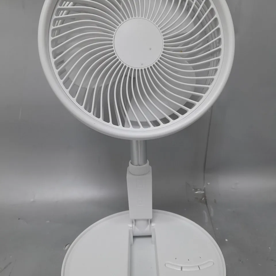 BOXED BELL & HOWELL RECHARGEABLE EXTENDABLE DESK & FLOOR FAN, WHITE