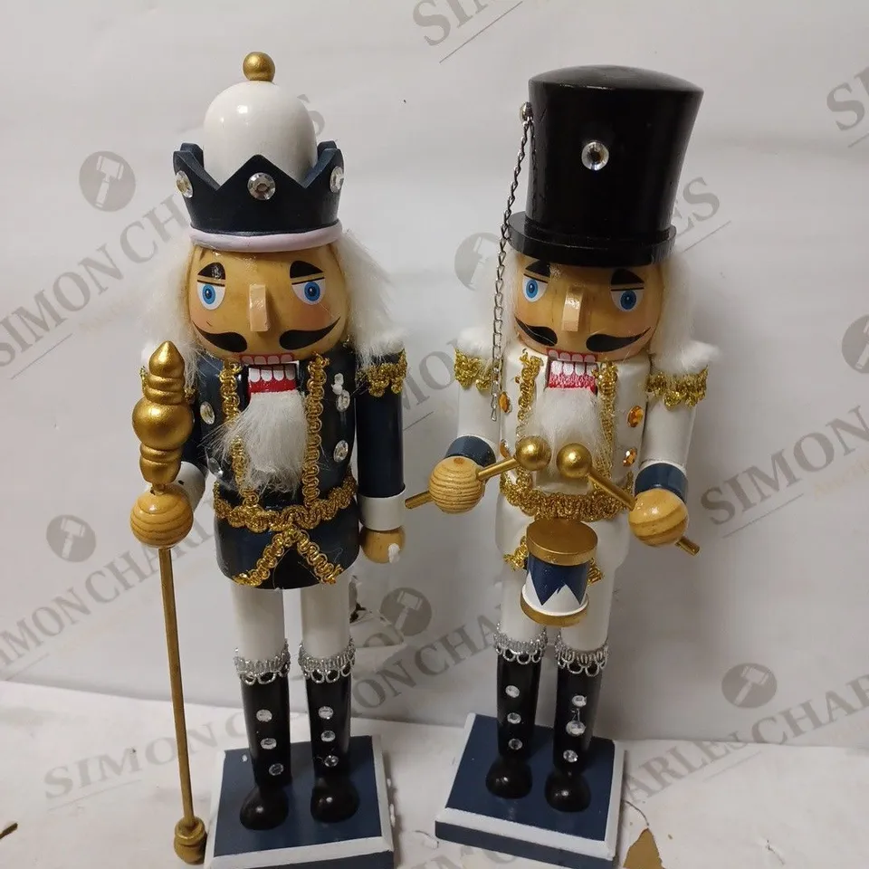 DESIGNER SET OF 2 WOODEN NUTCRACKERS RRP £29.99