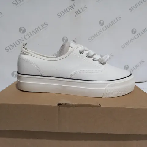 SIMPLY BE BUSSELTON LACE UP LEISURE PUMPS WIDE FIT SIZE - UK 6