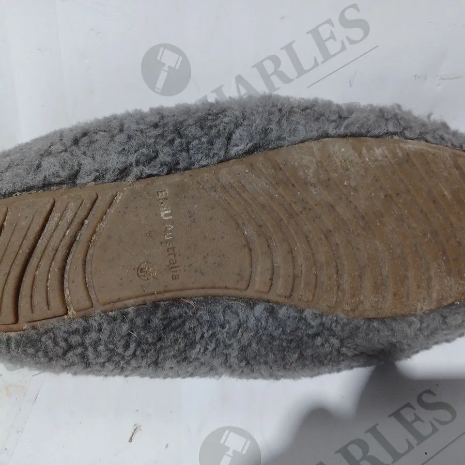 PAIR OF BOXED EMU AUSTRALIA "MIRA" SLIPPERS IN CHARCOAL, UK SIZE 6