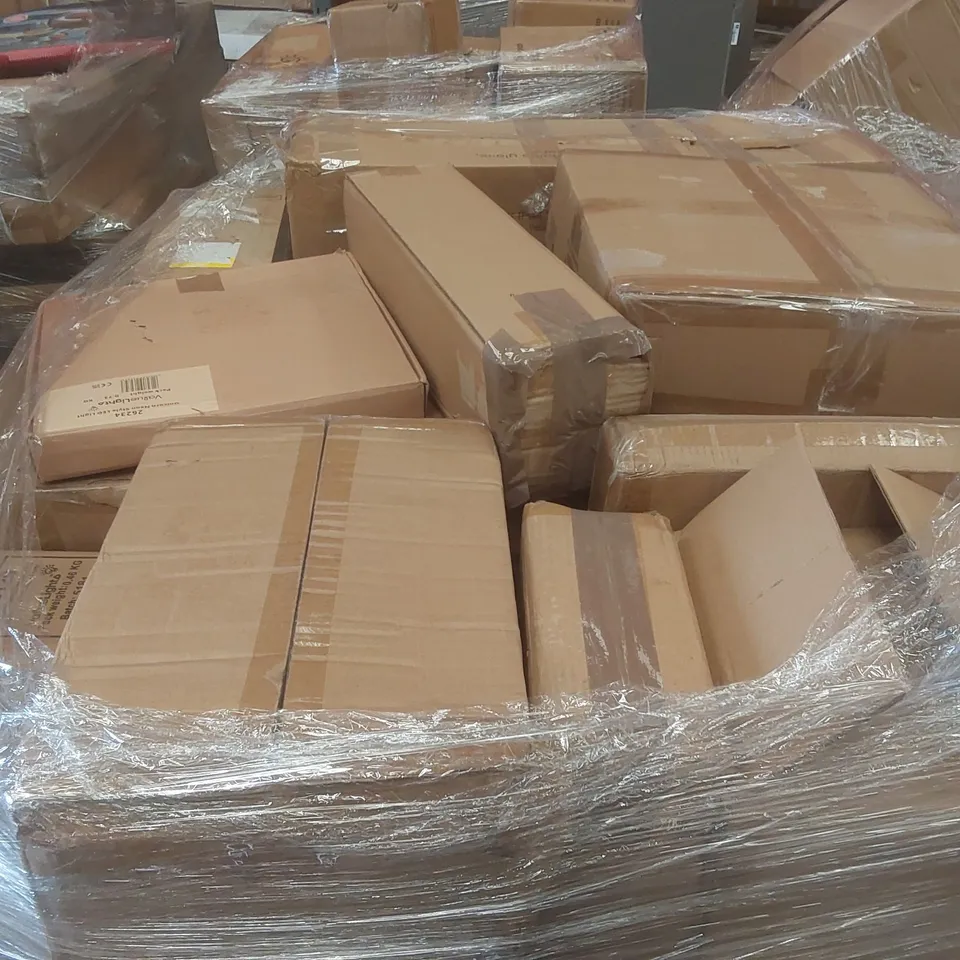 PALLET CONTAINING A VERY LARGE QUANTITY OF ASSORTED DESIGNER LIGHTING PRODUCTS