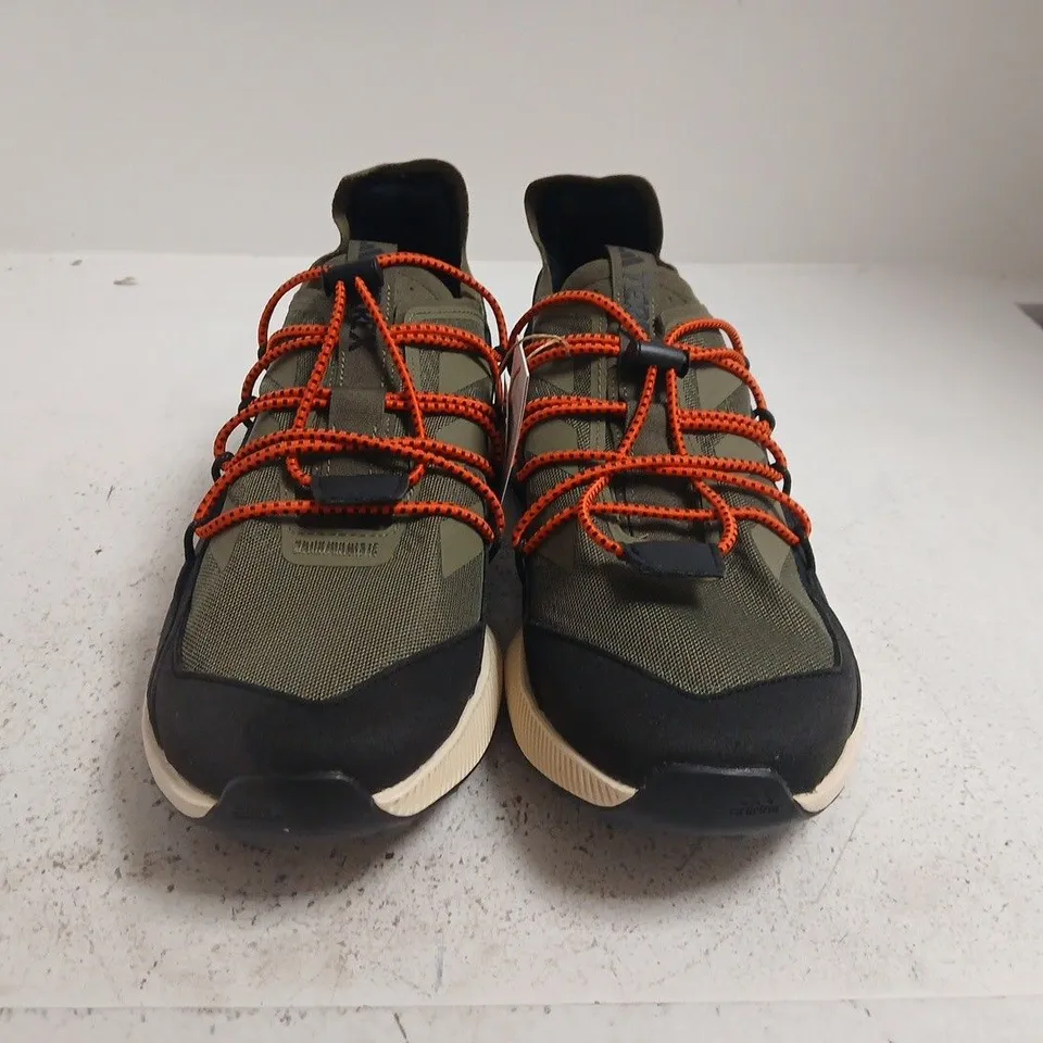 ADIDAS TERREX HIKING SHOES – SIZE 10